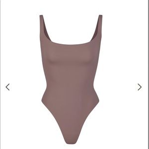 COPY - FITS EVERYBODY SQUARE NECK BODYSUIT